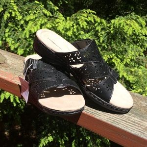 NWT Black slip on sandals 7.5